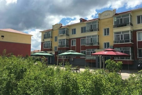Exterior. Tahe Eighteen Post Residence