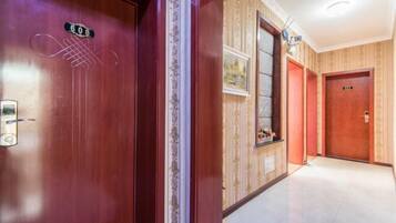 المنشأة من الداخل