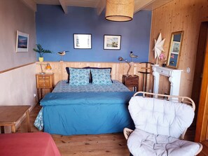 2 bedrooms, iron/ironing board, travel crib, free WiFi