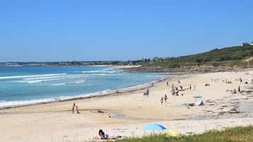 Plage, chaises longues