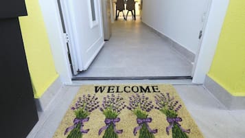 Departamento (One Bedroom Apartment with Balcony) | Entrada de la propiedad