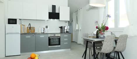 Appartement (One Bedroom Apartment with Balcony) | Cuisine privée
