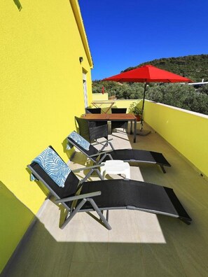 Apartemen (One Bedroom Apartment with Balcony) | Balkon