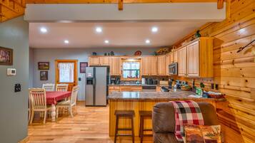 Cabin, Multiple Beds, Hot Tub | Private kitchen | Fridge, microwave, oven, stovetop