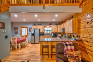Cabin, Multiple Beds, Hot Tub | Private kitchen | Fridge, microwave, oven, stovetop - Deer Watch Retreat (Ellijay)