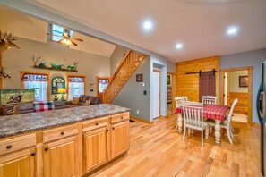 Cabin, Multiple Beds, Hot Tub | Private kitchen | Fridge, microwave, oven, stovetop - Deer Watch Retreat (Ellijay)