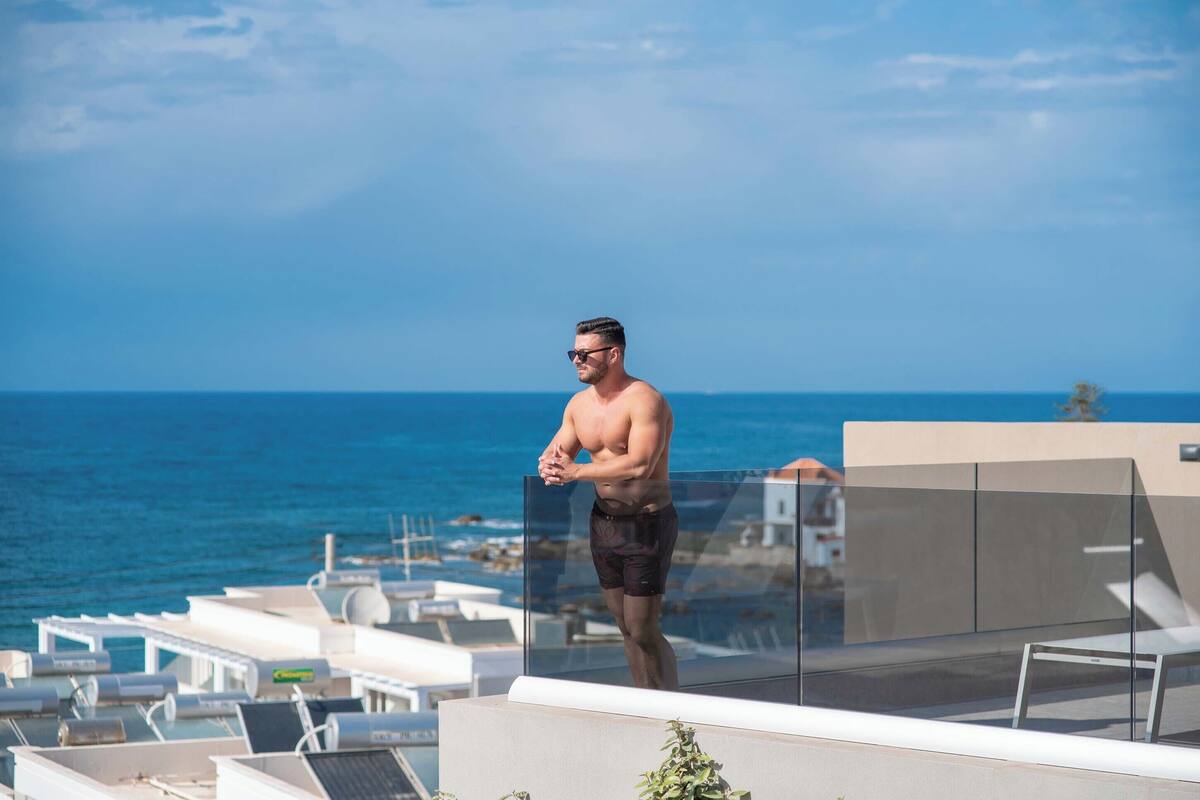 Exclusive-huvila, 4 makuuhuonetta, yksityinen uima-allas, merinäköala | Allergiatestatut vuodevaatteet, tallelokero huoneessa