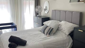 2 bedrooms, iron/ironing board, travel cot, free WiFi