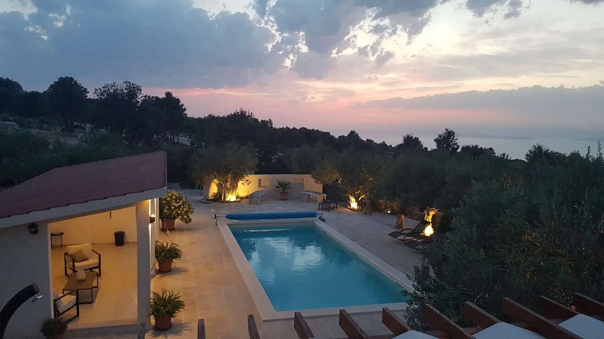 حمّام سباحة مُدفَّأ