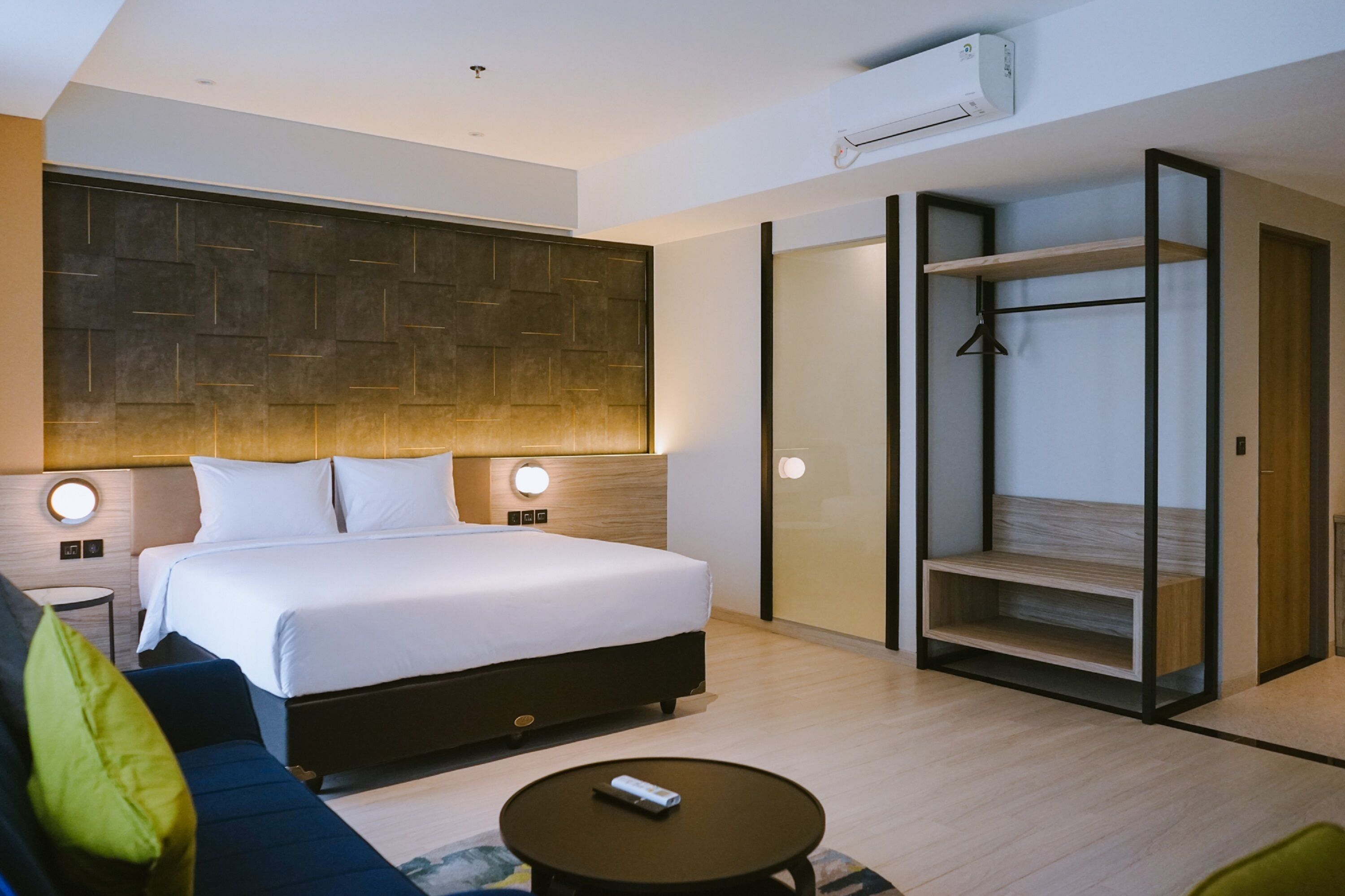 Habitación, balcón (Suite) | Escritorio, espacio para trabajar con laptop y wifi gratis 