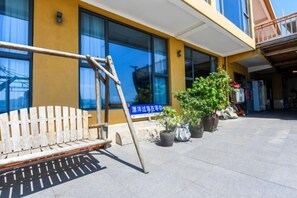 Unclassified image, 3 of 63, button - Piaoyang Guohai Guesthouse (Zhoushan)