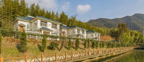 المنشأة من الخارج