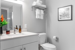 Standard Apartment, 2 Bedrooms (2 Bedrooms) | Bathroom