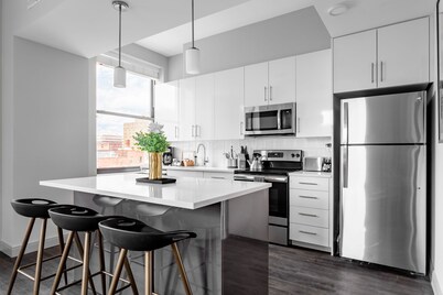 Amazing 2BR Downtown With 98 Walk Score