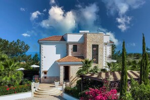 Front of property - Stunning 4 Bedroom Villa With Private Pool, Paphos Villa 1445 (Argaka)