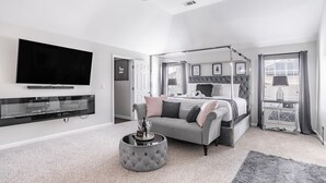 4 bedrooms, laptop workspace, iron/ironing board, bed sheets - 5 Star Chateau With Majestic Views, Georgia Chateau 1000 (Atlanta)