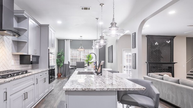 Microwave, oven, stovetop, dishwasher - 5 Star Chateau With Majestic Views, Georgia Chateau 1000 (Atlanta)