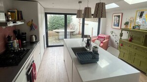 Private kitchen - Stylish and Spacious 2 Bedroom House in Brixton (London)