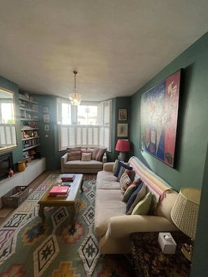 Living area - Stylish and Spacious 2 Bedroom House in Brixton (London)