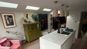 Interior - Stylish and Spacious 2 Bedroom House in Brixton (London)