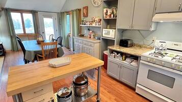 Villa, 4 Bedrooms | Private kitchen | Fridge, oven, coffee/tea maker, toaster