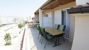 Apartment | Outdoor dining - Inviting Apartment 14 Sleeps 3 Guests (Split)