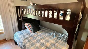 Cabin, 3 Bedrooms | 3 bedrooms, free WiFi