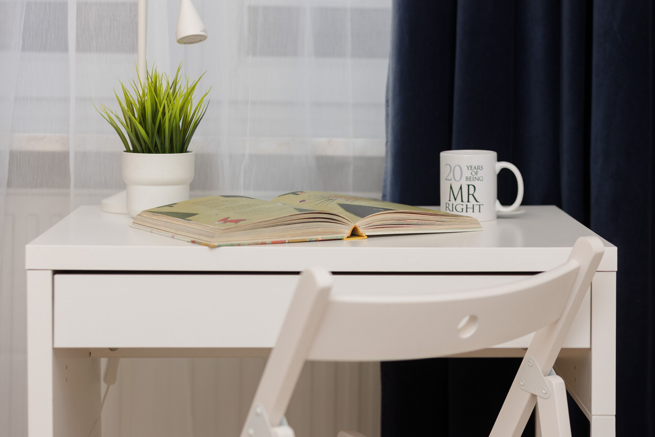 2 bedrooms, cots/infant beds, bed sheets