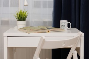 2 bedrooms, cribs/infant beds, bed sheets - Dabrowskiego Apartment by Renters (Warsaw)