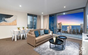 TV - Elston Resort - 2 Bedroom Ocean View Unit (Surfers Paradise)