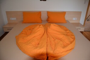 2 bedrooms, travel crib, free WiFi, bed sheets - Apartment with beautiful terrace to relax (Kapfing)