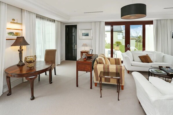 Smart TV, fireplace, books