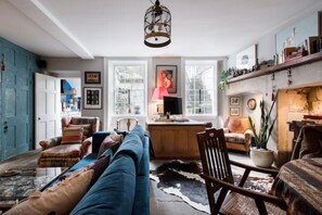 Smart TV, fireplace, DVD player, books - Jane Austen's Family Home from 1801 to 1805 (Bath)