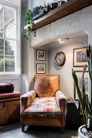 المنشأة من الداخل