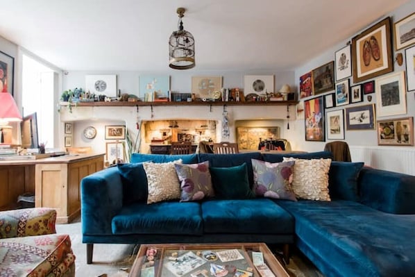 Smart TV, fireplace, DVD player, books