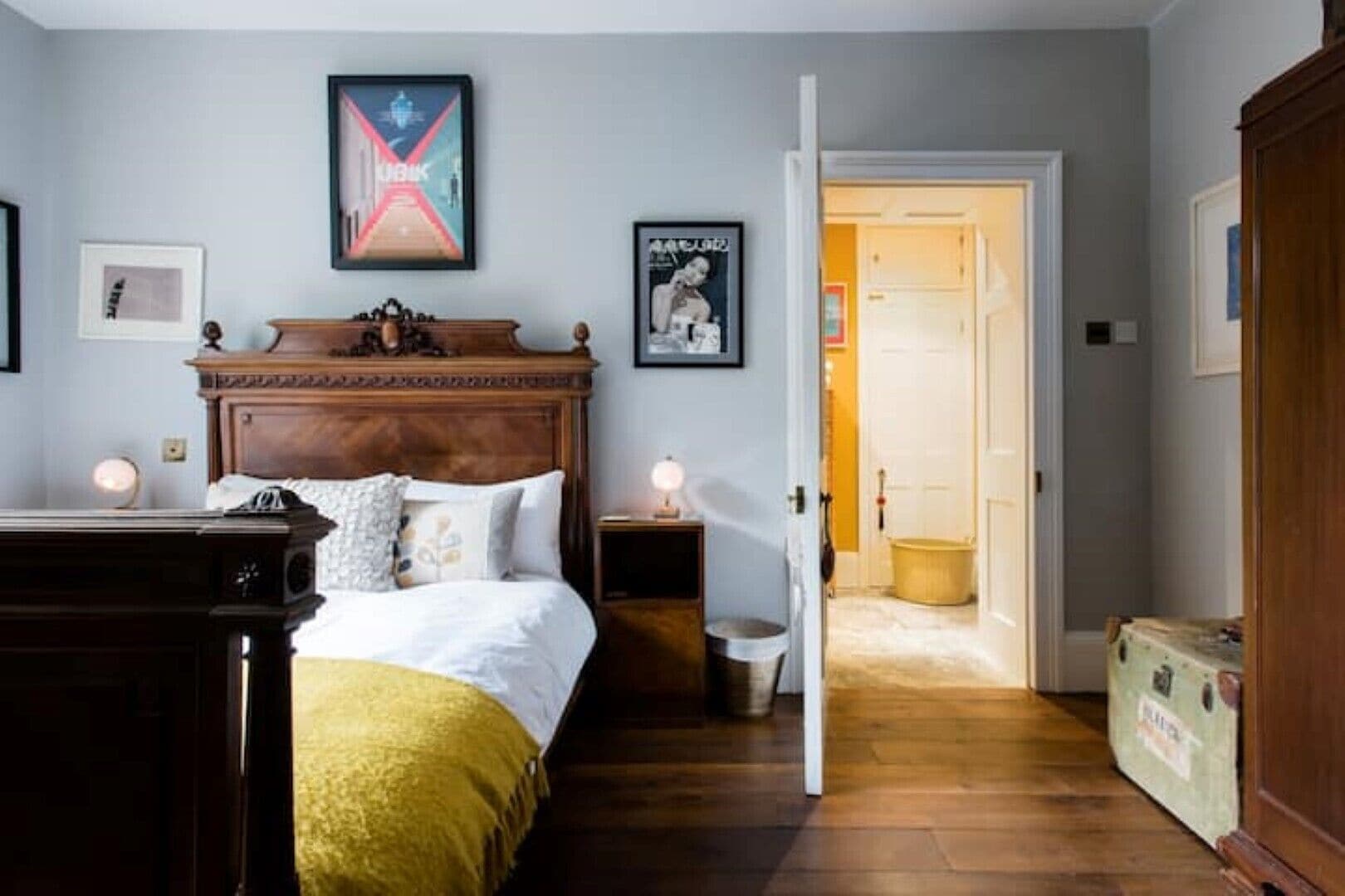 2 chambres, bureau, fer et planche à repasser, lit parapluie