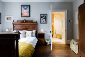 2 bedrooms, desk, iron/ironing board, travel cot - Jane Austen's Family Home from 1801 to 1805 (Bath)