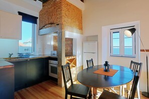 Dining - Alfama, charming attic Terrace with river view - Lisboa vida boa 1  (Lisboa)