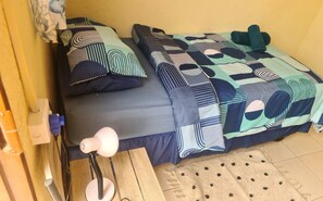 Eenvoudige eenpersoonskamer | Gratis wifi, beddengoed