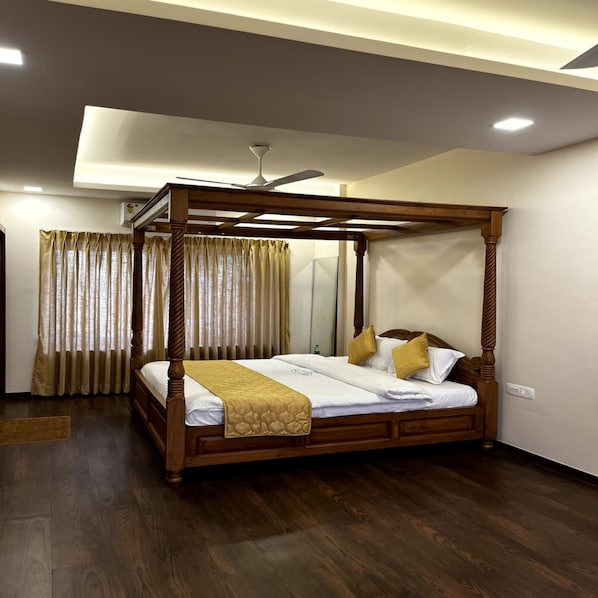 Superior Apartment | Individually furnished, desk, laptop workspace, soundproofing - Hotel Heritage Residency (Panhala)