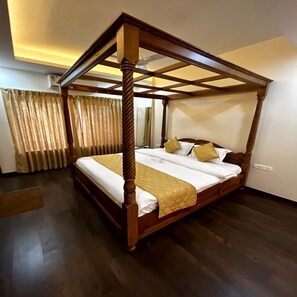 Superior Apartment | Individually furnished, desk, laptop workspace, soundproofing - Hotel Heritage Residency (Panhala)