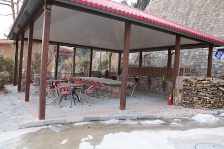 Restaurante al aire libre. Tianjin Yaran Villa