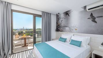 Apartemen, balkon | 1 kamar tidur, seprai premium, brankas, dan didekorasi berbeda-beda