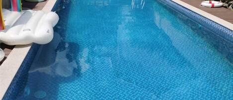 Kolam renang outdoor