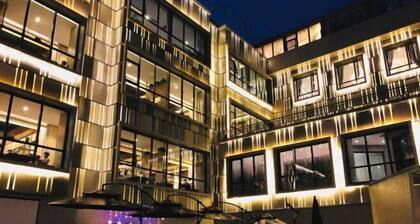 SLOW LIVING HOTEL