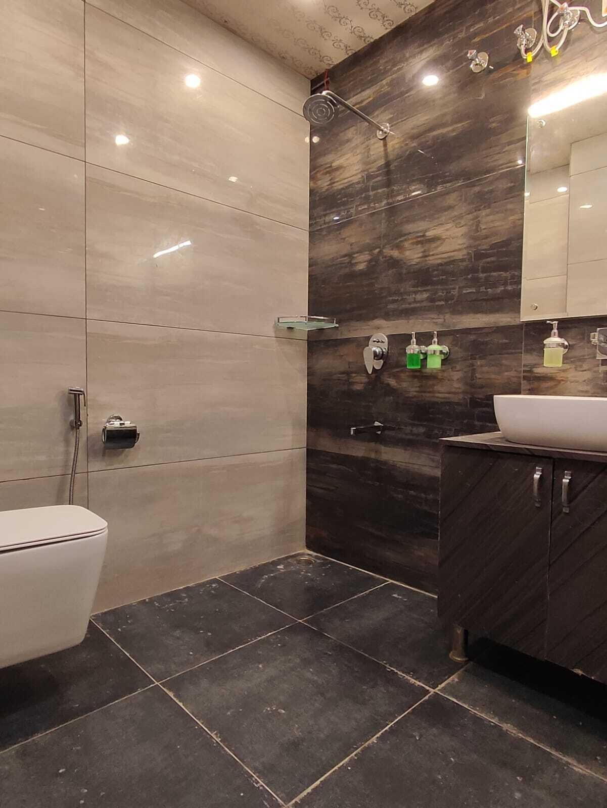 Superior Room | Bathroom | Free toiletries, slippers