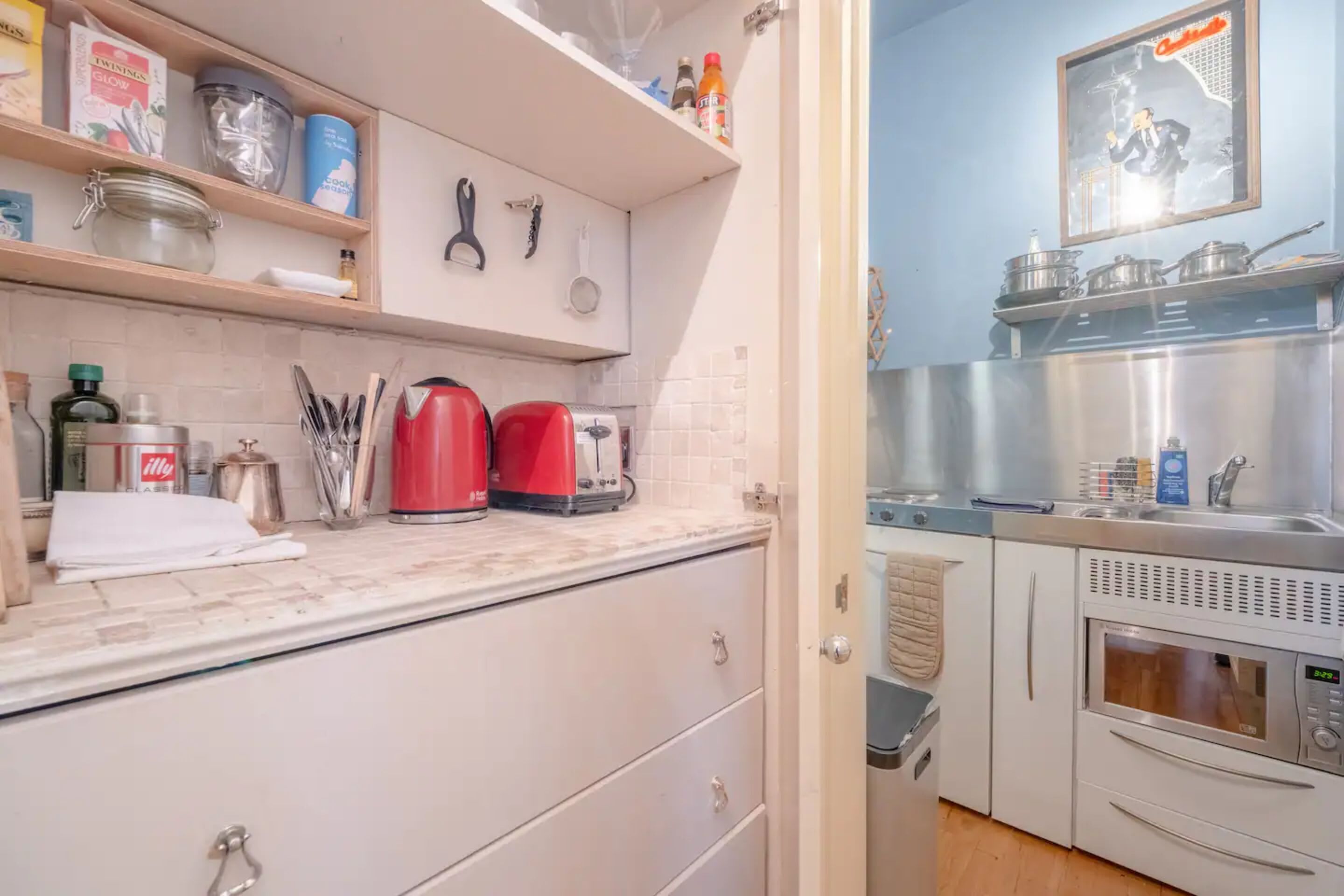 Basic Studio, 1 King Bed | Private kitchen | Fridge, microwave, stovetop, electric kettle