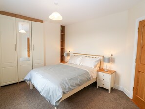 3 dormitorios, decoración individual, mobiliario individual