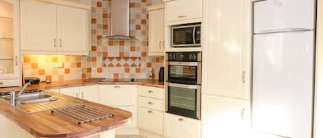 Electric kettle, cookware/dishes/utensils