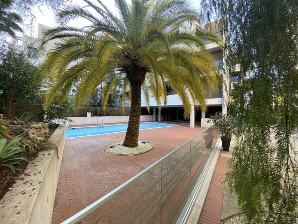 Outdoor pool - One bedroom apartment (4p)- pool-AC- near shops, Croisette, sea, palais Festival (Cannes)